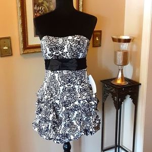 Ruby Rox black white floral strapless mini dress built in bra fully lined 5 NEW…